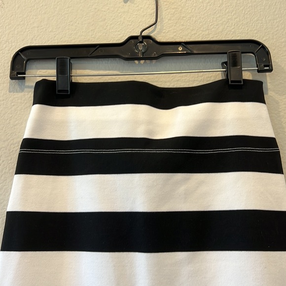 2B Bebe Striped Pencil Skirt XS - Picture 7 of 8